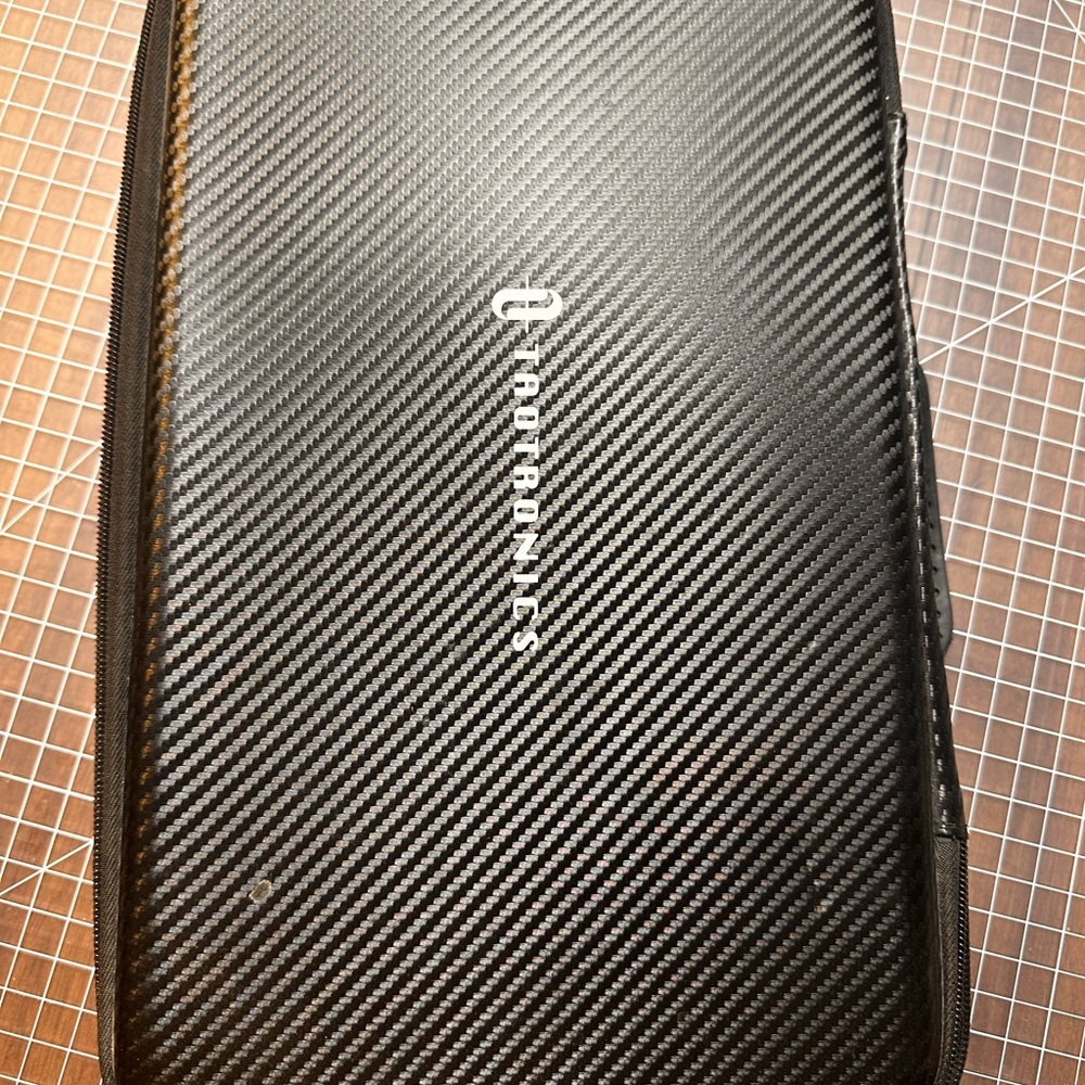 Roronoes Carbon Fiber Electronics Case - Black